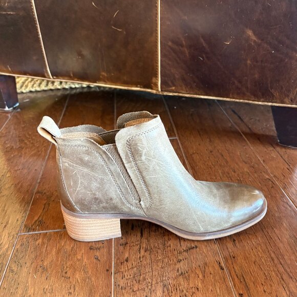 KORKS Ankle Boots/Booties. Size 8. Tan. NWOT - Picture 3 of 8